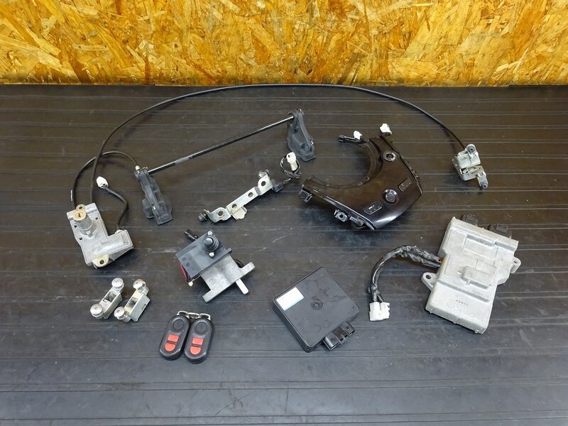 【251007】マジェスティ250(SG20J-020)◇ キーセット メインキー リモートコントロールユニット ECU シートロック スイッチパネル 【’14 | 中古バイクパーツ通販・買取　ジャンクヤード鳥取　JunkYard