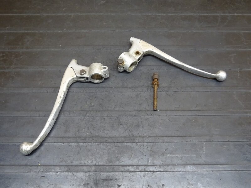 【251016】XS650(S650-018)◆ レバー左右セット クラッチレバーホルダー ブレーキレバーホルダー 割れ有 【検索：XS-1 | 中古バイクパーツ通販・買取　ジャンクヤード鳥取　JunkYard