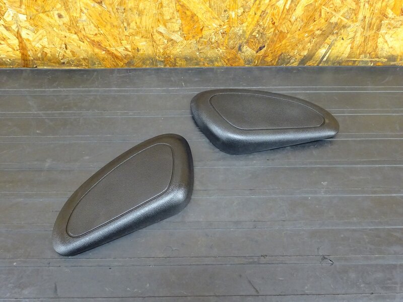 【251032】W650(EJ650A-031)◇ タンクサイドパット タンクパット ニーグリップ カワサキ純正 ツメ折れ有 | 中古バイクパーツ通販・買取　ジャンクヤード鳥取　JunkYard