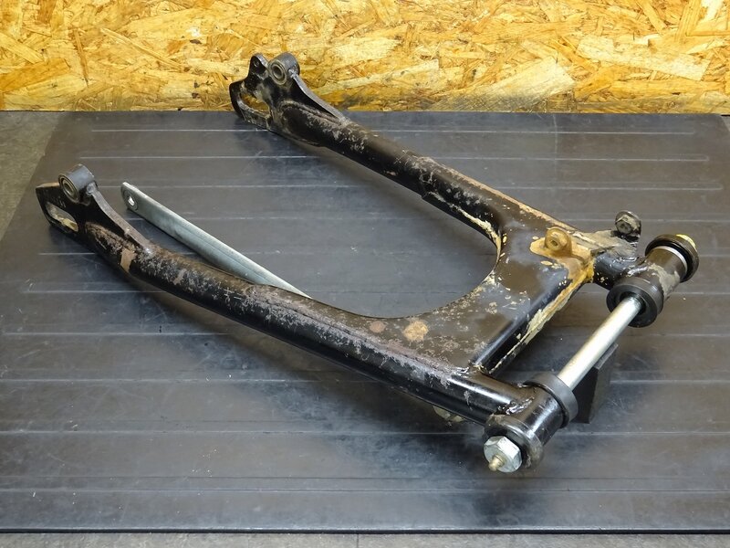 【251044】CB350(CB350-1069)◆ スイングアーム ピボットシャフト トルクロッド 【検索:CB250 エクスポート セニア | 中古バイクパーツ通販・買取 ジャンクヤード鳥取 JunkYard