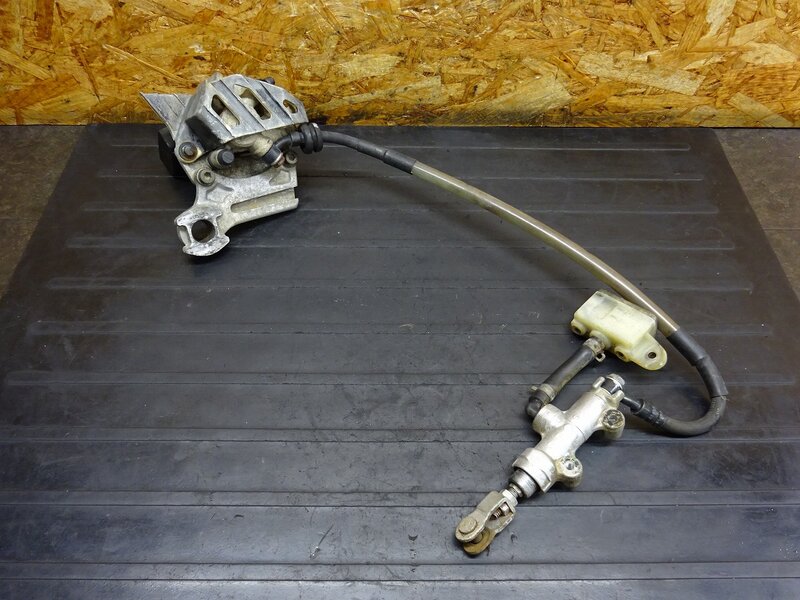 【251114】KDX125SR(DX125A-016)◆ リアブレーキセット リアブレーキキャリパー マスターシリンダー ガード割れ有 【検索：200 220 250 | 中古バイクパーツ通販・買取　ジャンクヤード鳥取　JunkYard