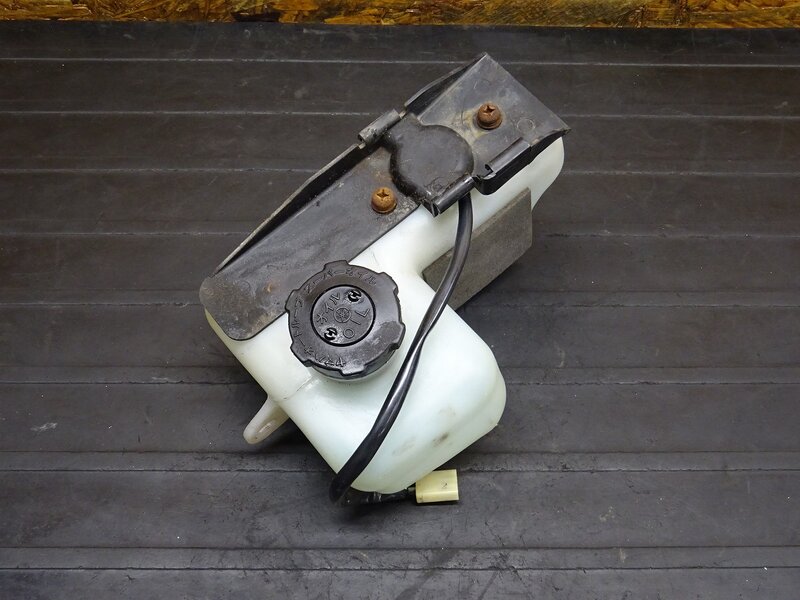 【251115】SDR200(2TV-007)◆ 2ストオイルタンク 2ST オイルタンク オイルセンサー | 中古バイクパーツ通販・買取　ジャンクヤード鳥取　JunkYard