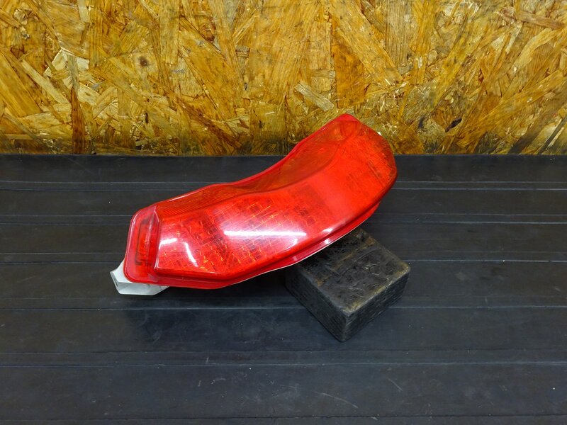 【251117】ジェンマ250(CJ47A-101)◇ テールランプ ブレーキランプ 割れ有 | 中古バイクパーツ通販・買取　ジャンクヤード鳥取　JunkYard