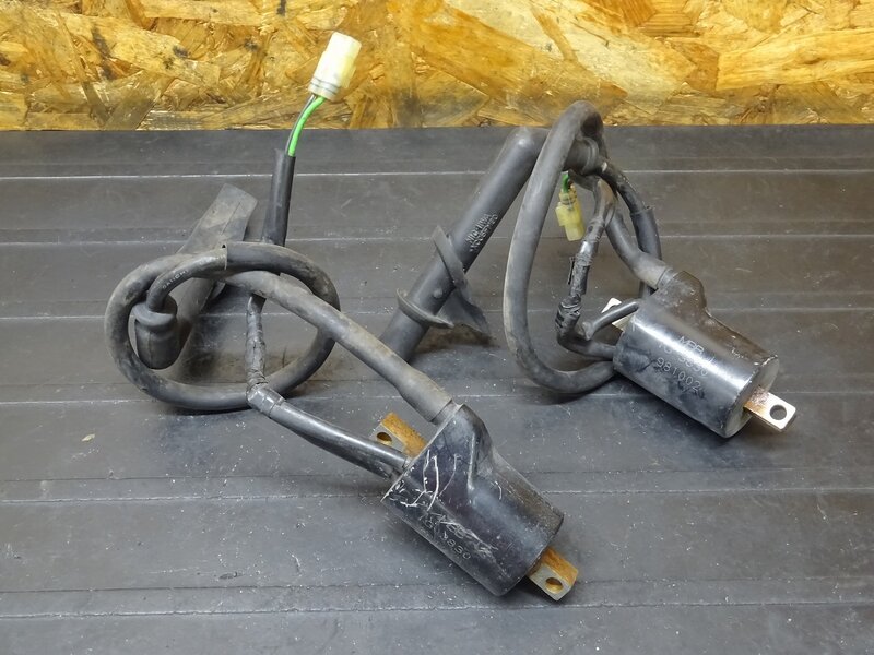 【251121】VTR1000F(SC36-1100)■ イグニッションコイル プラグコード プラグキャップ 錆有 【ファイアーストーム | 中古バイクパーツ通販・買取　ジャンクヤード鳥取　JunkYard