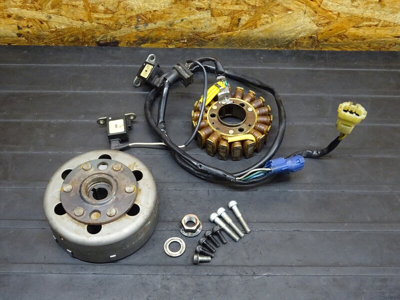 【251202】 CRM250R(MD24-1402)◆ ジェネレーター ピックアップコイル フライホイール ※エンジンパーツ【検索：CRM250AR MD32 | 中古バイクパーツ通販・買取　ジャンクヤード鳥取　JunkYard