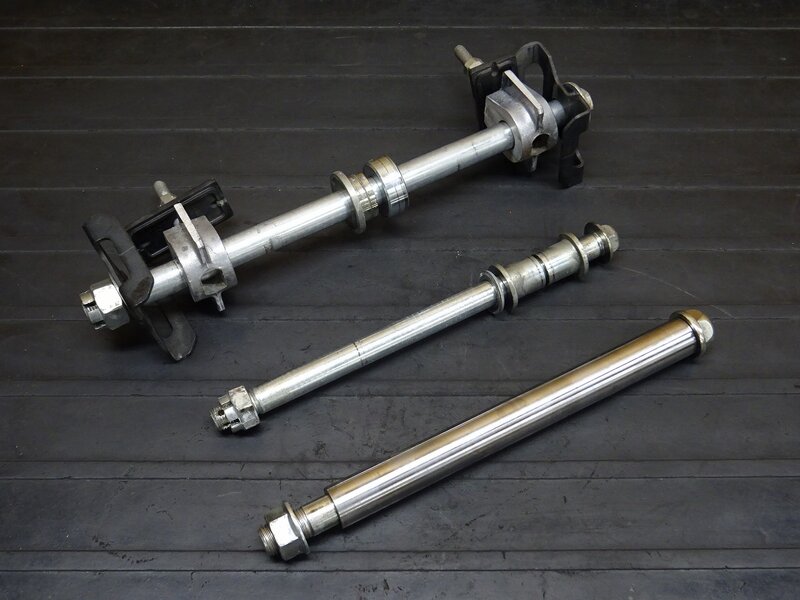 【251220】Ninja250(EX250L-019)◆ アクスルシャフト前後セット フロント/リアアクスルシャフト ピボットシャフト 【ABS付 | 中古バイクパーツ通販・買取　ジャンクヤード鳥取　JunkYard