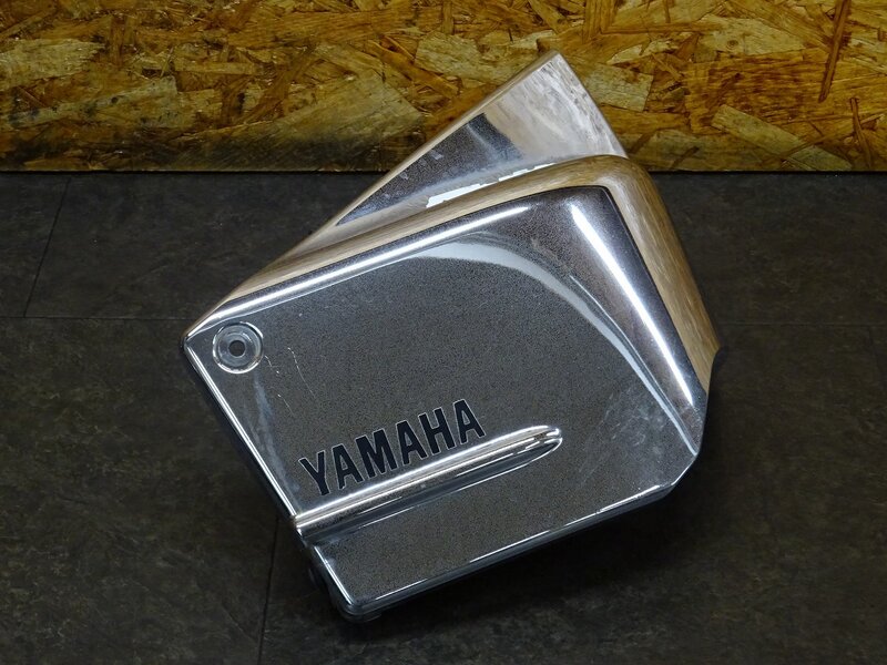 【251232】ドラッグスター400(4TR-109)◆ サイドカバー右 サイドカウル メッキ メッキ剥がれ有 | 中古バイクパーツ通販・買取　ジャンクヤード鳥取　JunkYard