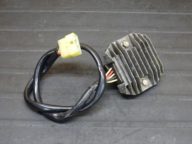 【260113】ドラッグスター400C(VH01J-028)◆ レギュレーター レギュレター ステー 【クラシック イモビ付 | 中古バイクパーツ通販・買取　ジャンクヤード鳥取　JunkYard