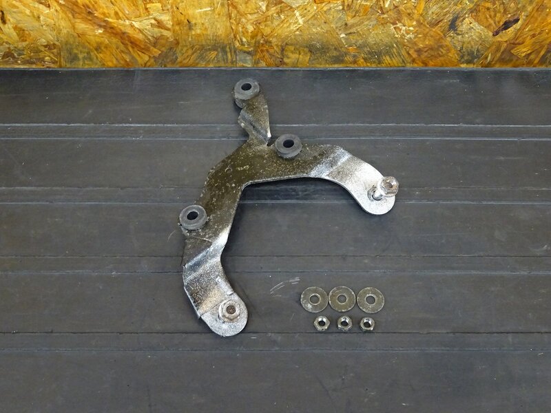 【260209】ZRX-Ⅱ(ZR400E-302)◇ メーターステー ブラケット 塗料付着/曲がり有 【ZRX-2 ZRX400 | 中古バイクパーツ通販・買取　ジャンクヤード鳥取　JunkYard