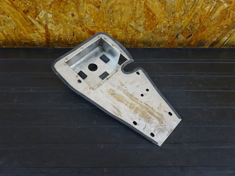 【260215】SR400/SR500◇ 電装プレート 電装ボックス バッテリーボックス バッテリーケース ペイトンプレイス ※検:2H6 1JR RH01J | 中古バイクパーツ通販・買取　ジャンクヤード鳥取　JunkYard