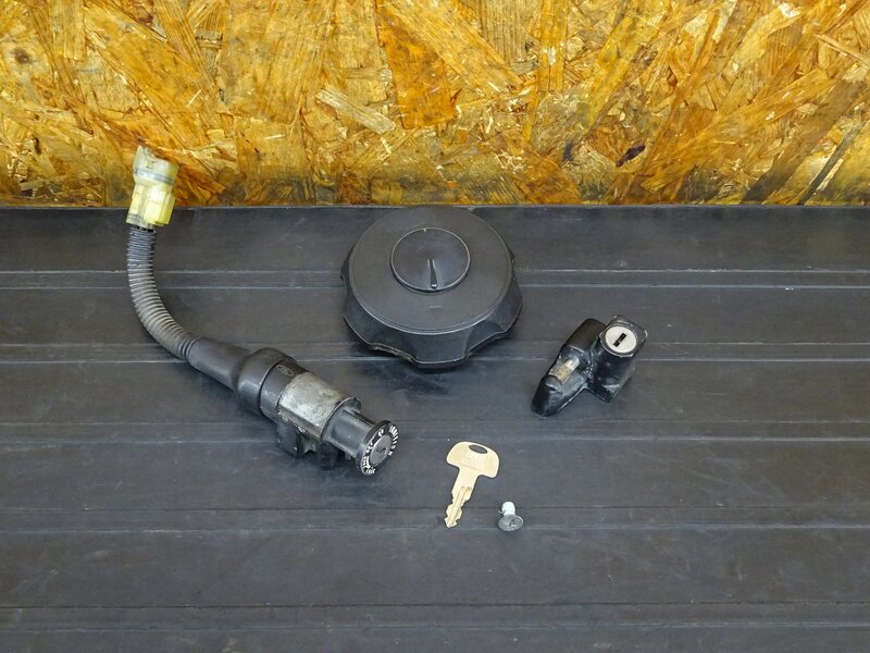 【260308】CRM50(AD13-1100)◇ キーセット メインキー イグニッションキー タンクキャップ ヘルメットホルダー 【後期 検:CRM80 | 中古バイクパーツ通販・買取　ジャンクヤード鳥取　JunkYard