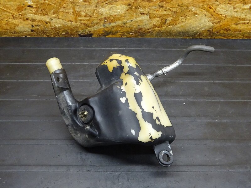 【260314】CRM250AR(MD32-1000)◆ オイルタンク 2ストオイルタンク 2ST 割れ有 ジャンク!! 【検索：CRM250R MD24 | 中古バイクパーツ通販・買取　ジャンクヤード鳥取　JunkYard