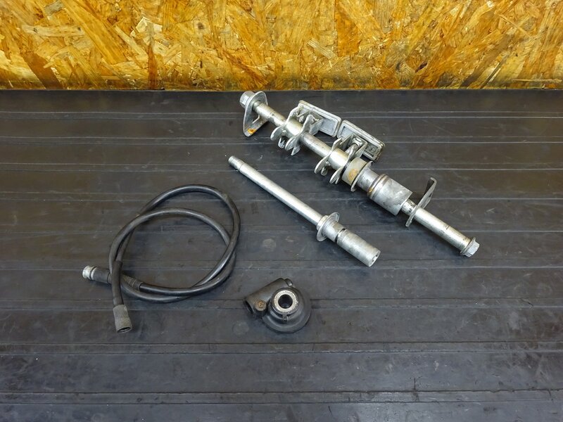 【260313】GSX250S(GJ76A-103)◇ アクスルシャフト前後セット フロント/リア チェーンアジャスター スピードメーターギア/ギヤ 【刀 カタナ | 中古バイクパーツ通販・買取　ジャンクヤード鳥取　JunkYard