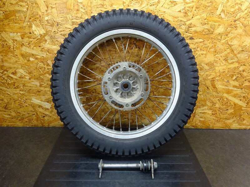 【260322】KDX125SR(DX125A-022)◆ リアホイール 18×1.85 リアアクスルシャフト チェーンアジャスター 腐食/フレ有 【検索：200 220 250 | 中古バイクパーツ通販・買取　ジャンクヤード鳥取　JunkYard