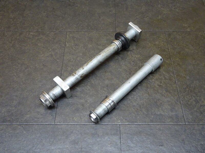 【250614】CBR1000RR SP(SC59-1600)◆ アクスルシャフト前後セット フロントアクスルシャフト リアアクスルシャフト 【後期 | 中古バイクパーツ通販・買取　ジャンクヤード鳥取　JunkYard