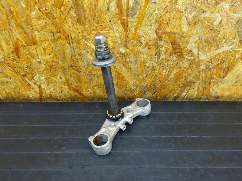 【250707】XJR400R(RH02J-005)◇ ステム アンダーブラケット ハンドルストッパー凹み有 【イモビ付 4HM | 中古バイクパーツ通販・買取　ジャンクヤード鳥取　JunkYard