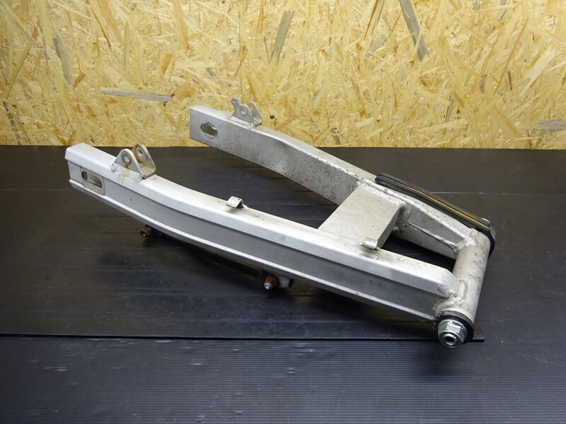 【250710】イナズマ400(GK7BA-500)◆ スイングアーム ピボットシャフト トルクロッド | 中古バイクパーツ通販・買取　ジャンクヤード鳥取　JunkYard