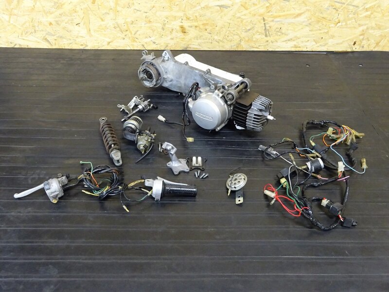 【250715】モトコンポ(AB12-1000)◆ 中古エンジン 始動OK!! メインハーネス キャブレター 動画有!! 12V セル付 流用 AB04E ※検索：カレン | 中古バイクパーツ通販・買取　ジャンクヤード鳥取　JunkYard