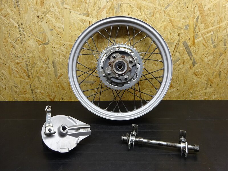 【250719】CB223S(MC40-1102)◆ リアホイール 18×3.00 ドラムパネル スプロケット 42T アクスルシャフト チェーンアジャスター ハブガタ有 | 中古バイクパーツ通販・買取　ジャンクヤード鳥取　JunkYard