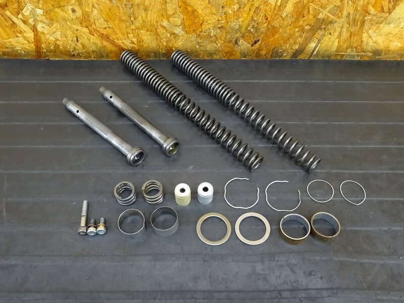 【250722】◇ FTR223(MC34) フォークスプリング フロントフォークスプリング サス | 中古バイクパーツ通販・買取　ジャンクヤード鳥取　JunkYard