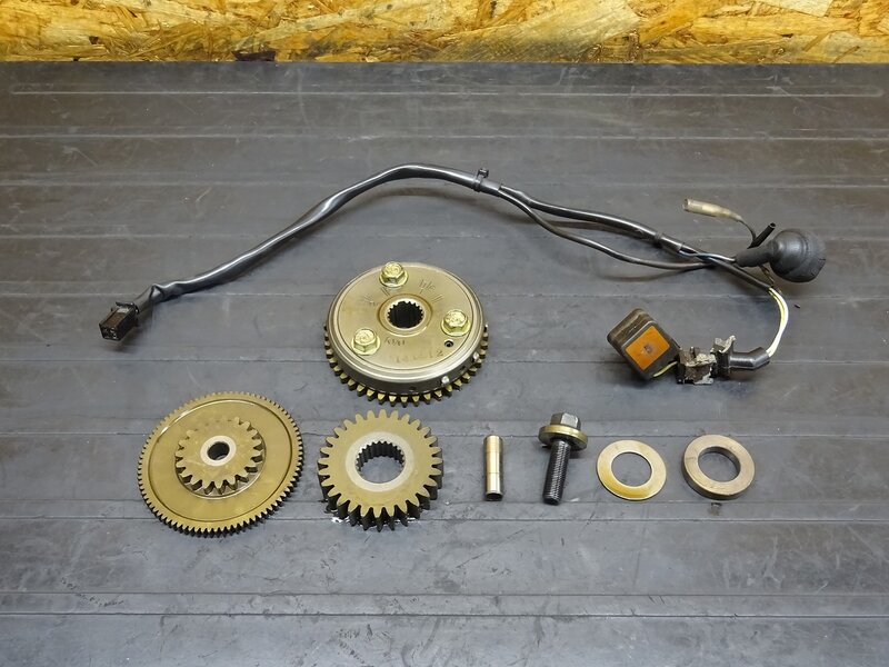 【250808】VTR250(MC33-1020)◆ ピックアップコイル パルスセンサー ワンウェイクラッチ ※エンジンパーツ MC15E | 中古バイクパーツ通販・買取　ジャンクヤード鳥取　JunkYard