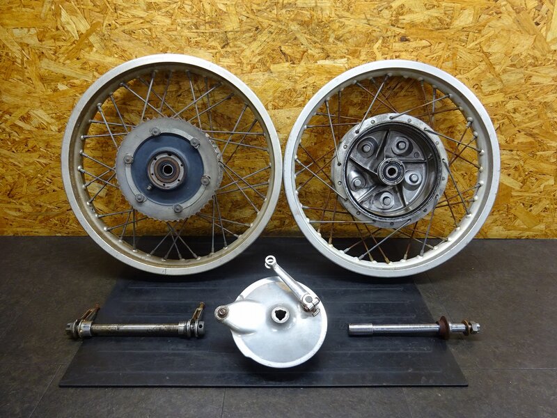 【250813】SR500(1JN-224)◆ ホイール前後セット フロントホイール 18×1.85 リアホイール 18×2.15 錆/腐食有 【検索：2J2 SR400 2H6 1JR | 中古バイクパーツ通販・買取　ジャンクヤード鳥取　JunkYard