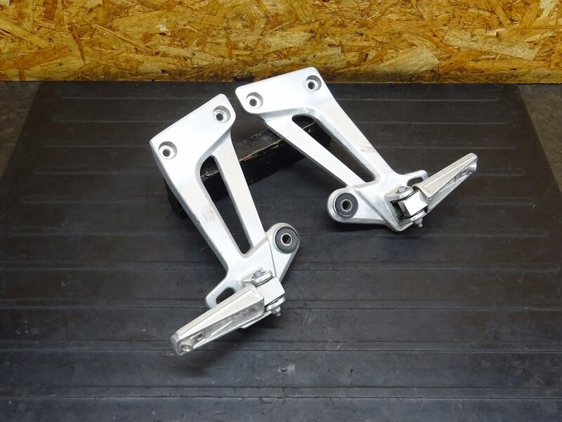 【250824】XJR1300(RP01J-002)◆ タンデムステップ左右セット ペグ 【RP03J | 中古バイクパーツ通販・買取　ジャンクヤード鳥取　JunkYard