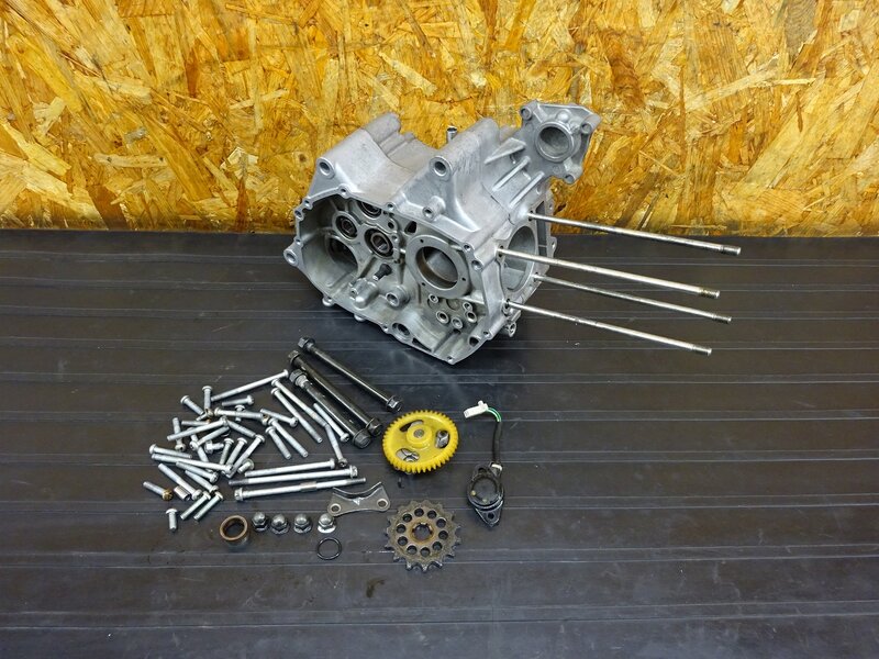 【250908】KSR110(KL110A-A05)◇ クランクケース左右セット エンジンボルト ※エンジンパーツ | 中古バイクパーツ通販・買取　ジャンクヤード鳥取　JunkYard
