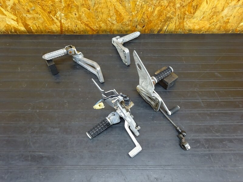 【251001】ZXR250(ZX250C-012)◇ ステップ左右セット メインステップ タンデムステップ ブレーキペダル シフトペダル | 中古バイクパーツ通販・買取　ジャンクヤード鳥取　JunkYard