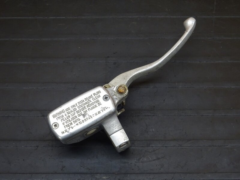 【251042】マグナ250(MC29-1009)◆ フロントブレーキマスター マスターシリンダー Φ11 ボルト残り有 【V-TWIN | 中古バイクパーツ通販・買取 ジャンクヤード鳥取 JunkYard