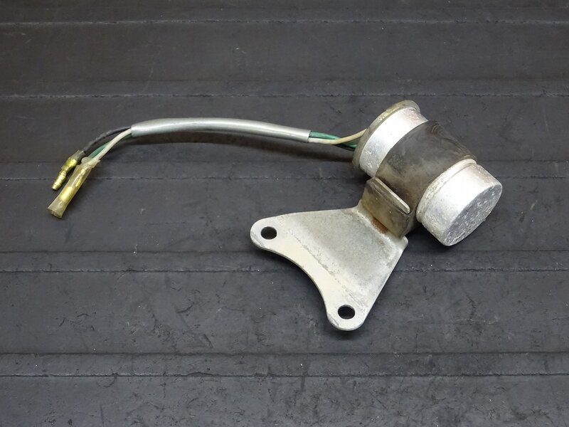 【251044】CB350(CB350-1069)◆ ウインカーリレー ウィンカーリレー 【検索:CB250 エクスポート セニア | 中古バイクパーツ通販・買取 ジャンクヤード鳥取 JunkYard