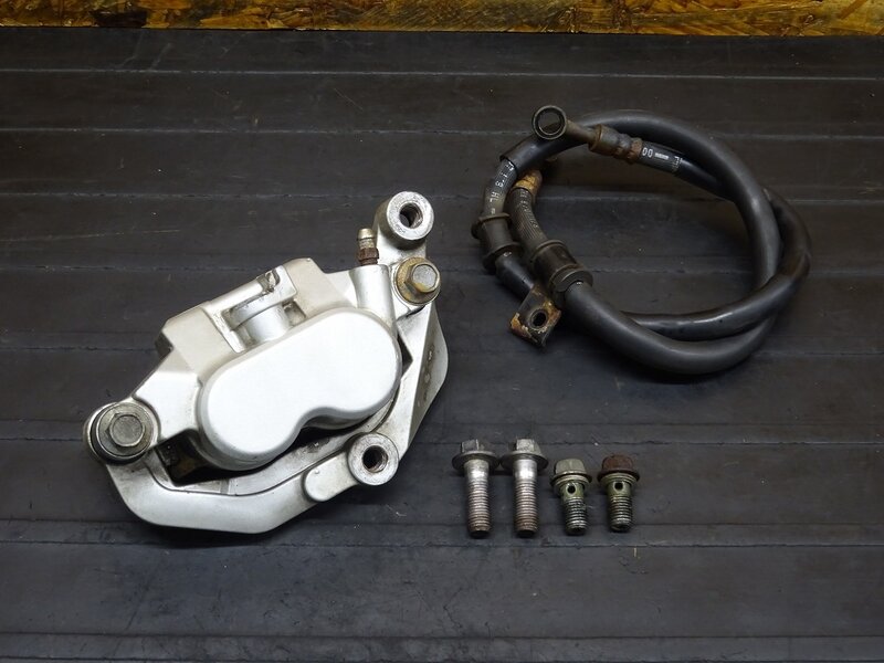 【251102】SR400(RH01J-020)◆ フロントブレーキキャリパー 塗装剥がれ有 【イモビ付 | 中古バイクパーツ通販・買取　ジャンクヤード鳥取　JunkYard
