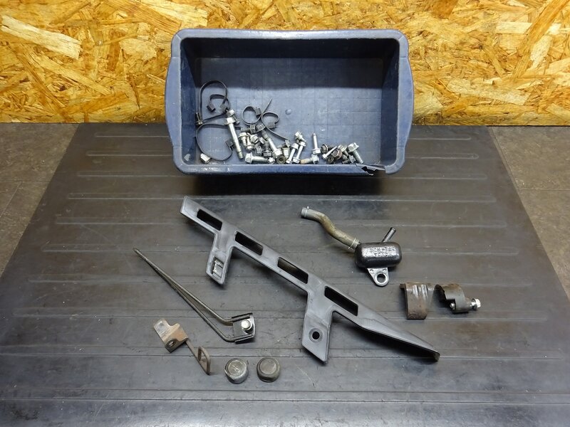 【251101】エイプ100(HC07-1301)◆ ボルトセット チェーンカバー ガード ステー 【エイプ50 XR100 | 中古バイクパーツ通販・買取　ジャンクヤード鳥取　JunkYard