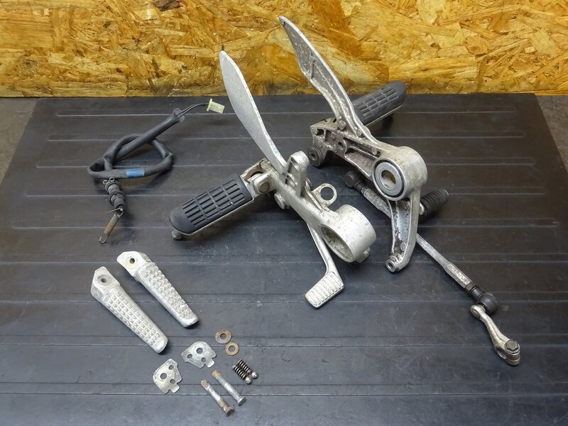 【251121】VTR1000F(SC36-1100)■ ステップ左右セット メインステップ ブレーキペダル シフトペダル 【ファイアーストーム | 中古バイクパーツ通販・買取　ジャンクヤード鳥取　JunkYard