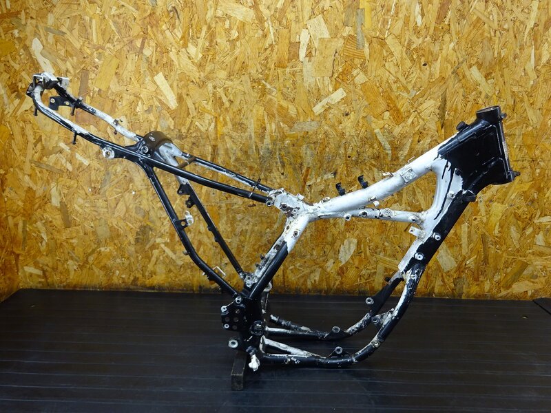 【251202】 CRM250R(MD24-1402)◆ 書付中古フレーム メインフレーム シートレール 錆/色塗り有 | 中古バイクパーツ通販・買取　ジャンクヤード鳥取　JunkYard