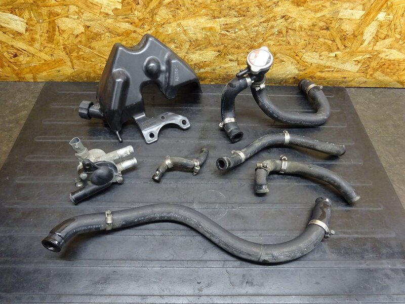 【251206】VTR250(MC33-1602)◆ リザーブタンク サーモスタット ラジエーターホース 【Fi | 中古バイクパーツ通販・買取　ジャンクヤード鳥取　JunkYard