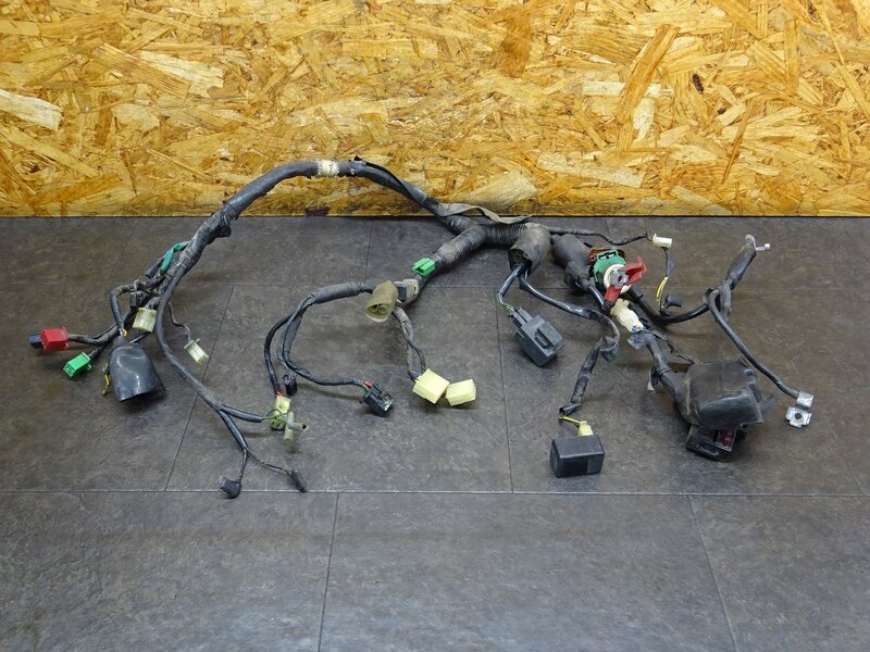 【251211】スティード400(NC26-1441)◆ メインハーネス スターターリレー ヒューズボックス | 中古バイクパーツ通販・買取　ジャンクヤード鳥取　JunkYard