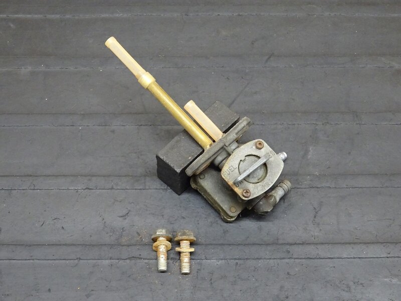 【251227】W650(EJ650A-004)◆ 燃料コック ガソリンコック フューエルコック 【検索:W400 EJ400A | 中古バイクパーツ通販・買取　ジャンクヤード鳥取　JunkYard