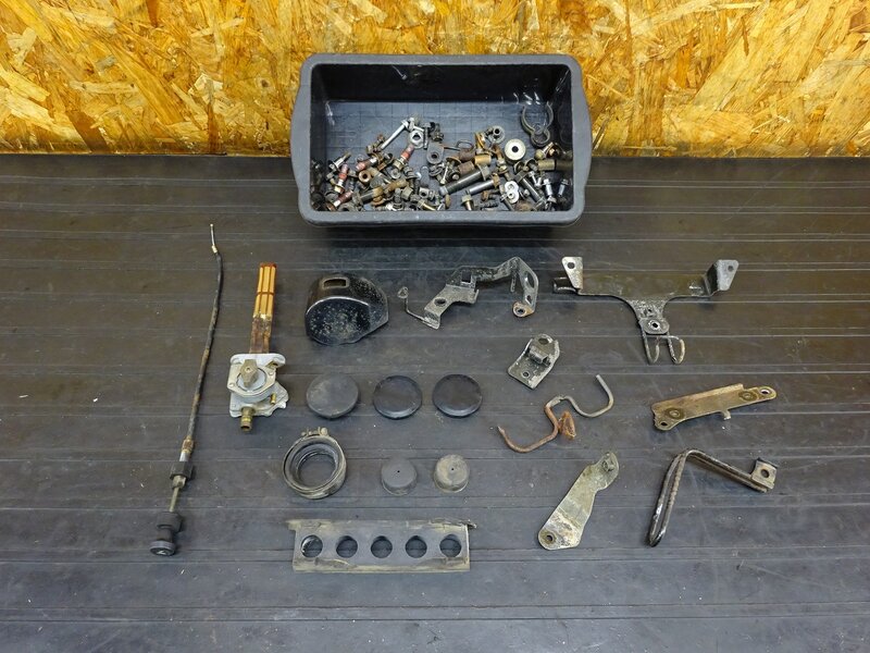 【251231】バルカン400ドリフター(VN400D-000)◇ ボルトセット インシュレーター 燃料コック チョークワイヤー ステー ブッシュ | 中古バイクパーツ通販・買取　ジャンクヤード鳥取　JunkYard