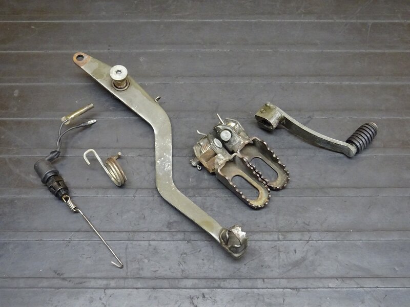 【260111】TDR80 (3GA-001)◆ ステップセット メインステップ ブレーキペダル チェンジ/シフトペダル 削れ有 | 中古バイクパーツ通販・買取　ジャンクヤード鳥取　JunkYard