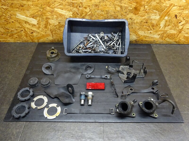 【260113】ドラッグスター400C(VH01J-028)◆ ボルトセット インシュレーター ピボットボルト 【クラシック イモビ付 | 中古バイクパーツ通販・買取　ジャンクヤード鳥取　JunkYard