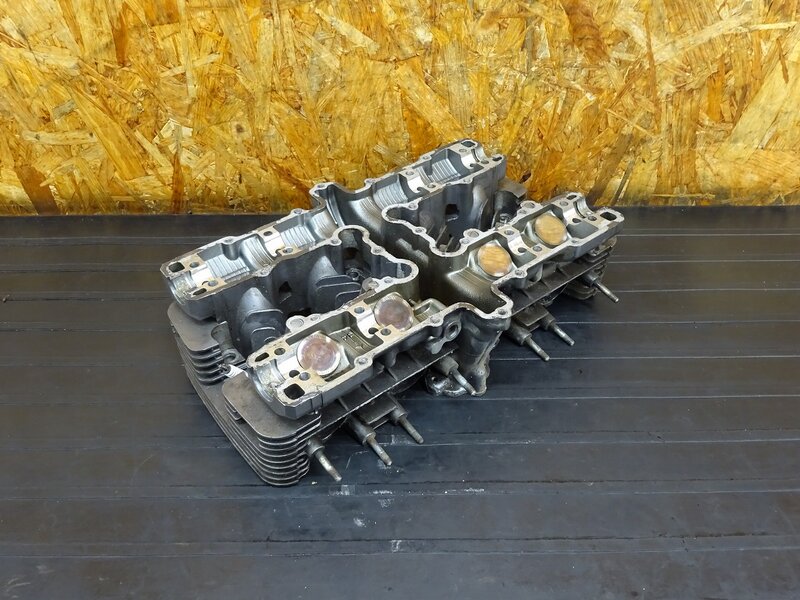 【260115】ゼファー400(ZR400C-054)◇ シリンダーヘッド バルブ 取り外し前圧縮 約9kg/cm2 【C4 ※エンジンパーツ | 中古バイクパーツ通販・買取　ジャンクヤード鳥取　JunkYard