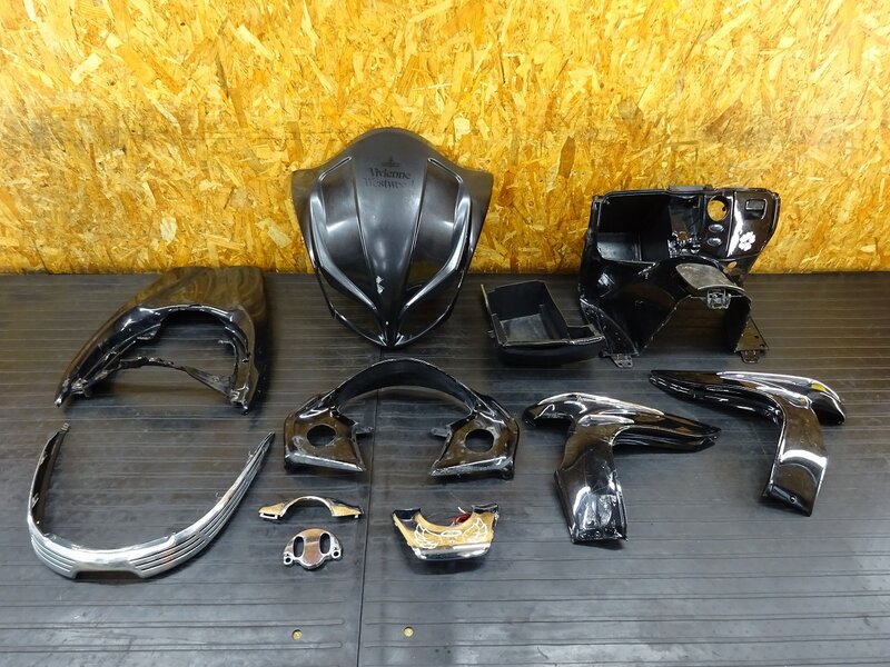 【260201】フォルツァZ(MF08-1018)◇ カウルセット 社外 アッパーカウル フロントマスク グラブバー サイドカバー スポイラー 割れ/破損有 | 中古バイクパーツ通販・買取　ジャンクヤード鳥取　JunkYard