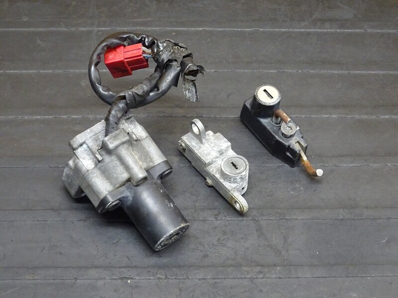 【260202】SR400(1JR-334)◆ キーセット イグニッションキー キーシリンダー 鍵無し!! 【検:SR500 1JN 2J2 2H6 | 中古バイクパーツ通販・買取　ジャンクヤード鳥取　JunkYard