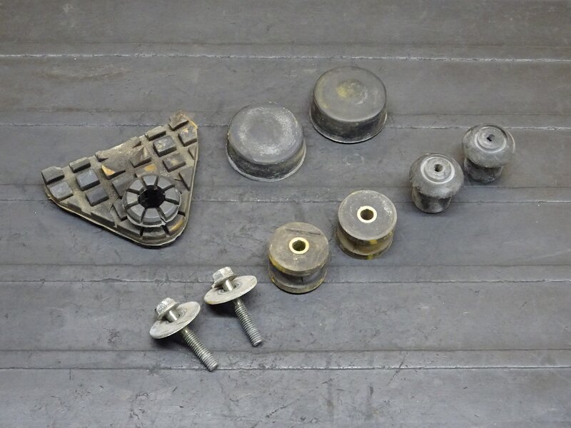 【260202】SR400(1JR-334)◆ ラバーセット タンクマウントラバー タンクブッシュ シートブッシュ ゴム 【検:SR500 1JN 2J2 2H6 | 中古バイクパーツ通販・買取　ジャンクヤード鳥取　JunkYard