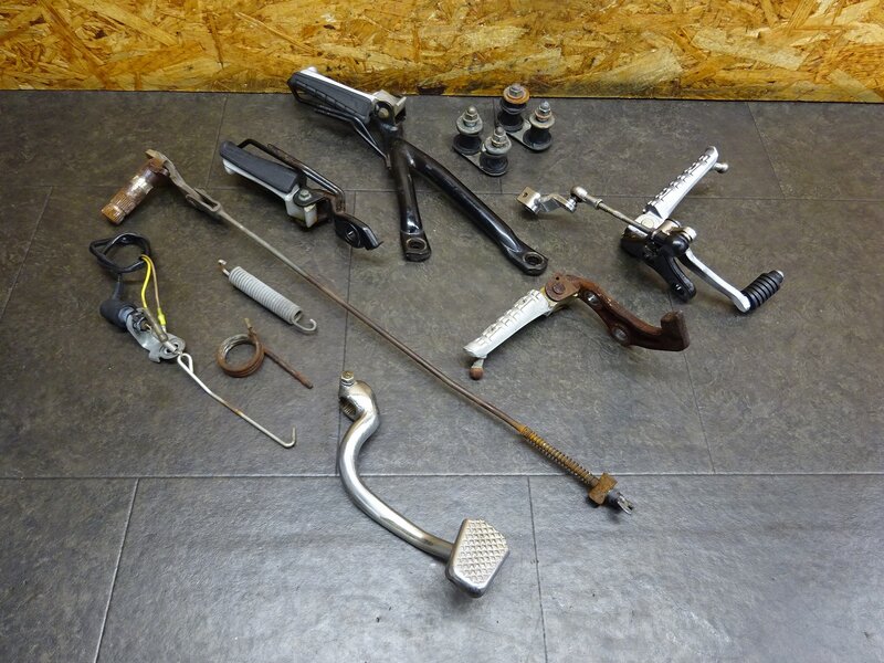 【260202】SR400(1JR-334)◆ 純正バックステップセット メイン/タンデムステップ ブレーキ/シフトペダル ロッド 【検:SR500 1JN 2J2 2H6 | 中古バイクパーツ通販・買取　ジャンクヤード鳥取　JunkYard