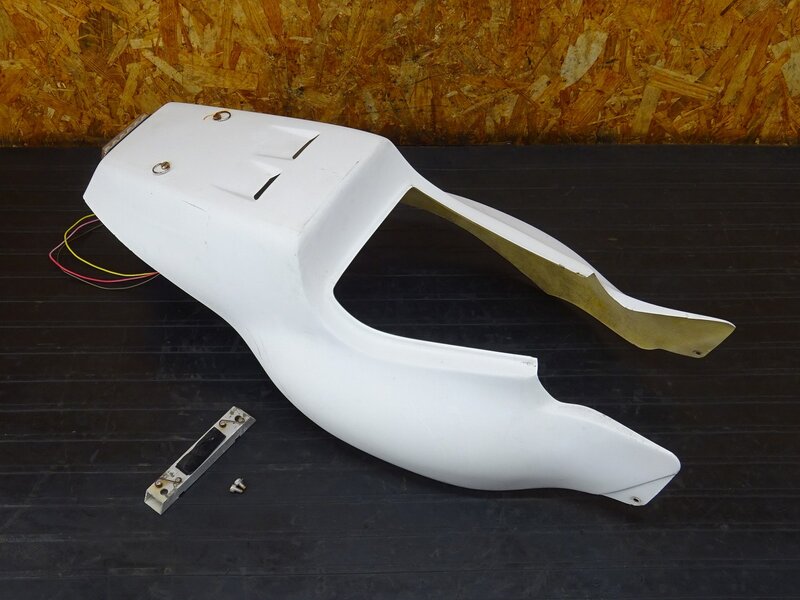 【260317】◆ 社外シートカウル リアカウル 才谷屋 FRP 割れ/欠け/カット加工有 【検索：TZR250 3MA 89-90 | 中古バイクパーツ通販・買取　ジャンクヤード鳥取　JunkYard