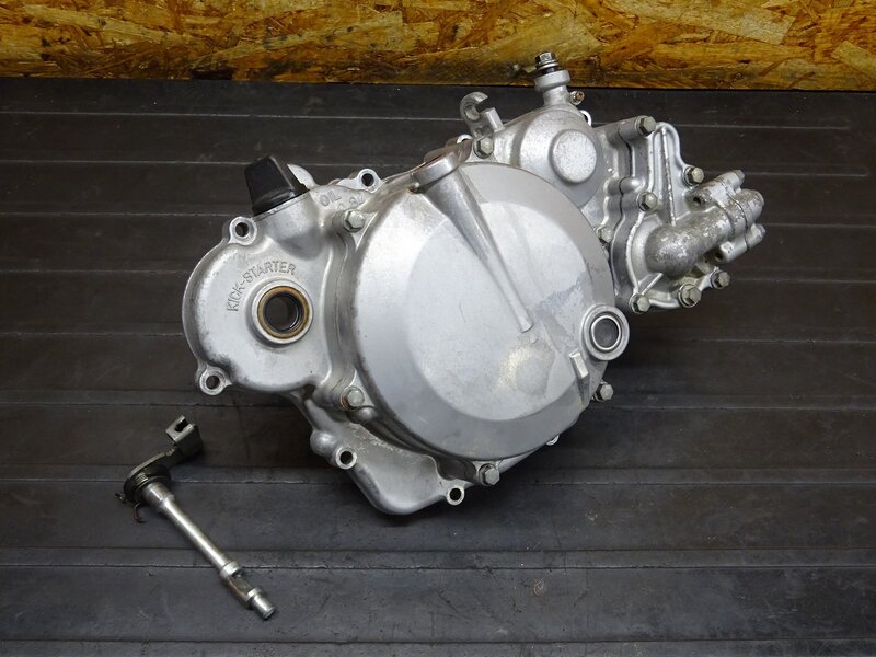 【260322】KDX125SR(DX125A-022)◆ クラッチカバー エンジンカバー右 クラッチレリーズ ※エンジンパーツ 【検索：200 220 250 | 中古バイクパーツ通販・買取　ジャンクヤード鳥取　JunkYard