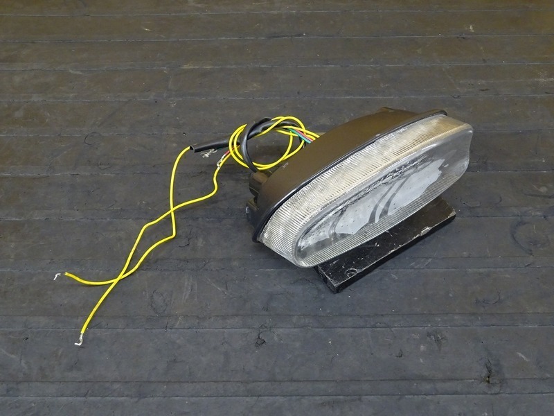 【200827】ホーネット250(MC31-1051)■ 社外LEDテールランプ ウインカー内蔵タイプ | 中古バイクパーツ通販・買取　ジャンクヤード鳥取　JunkYard