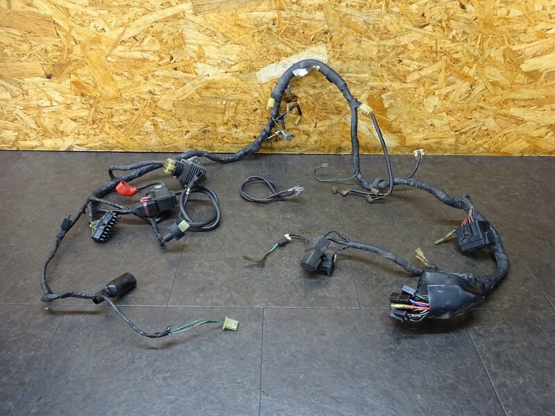 【250505】CBR250RR(MC22-1009)◆ メインハーネス ヒューズボックス リレー レギュレーター流用？ 被覆破れ有 【規制前 | 中古バイクパーツ通販・買取　ジャンクヤード鳥取　JunkYard